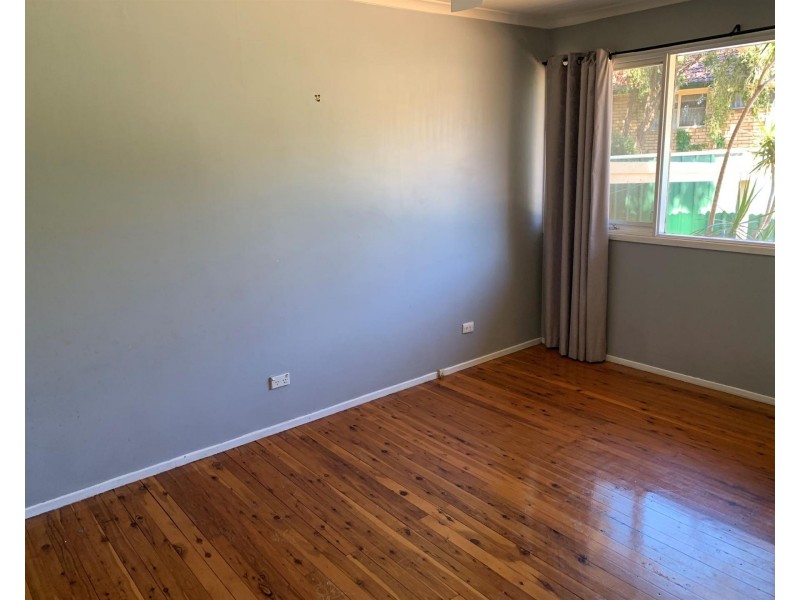 10 woodhouse Drive, Ambarvale NSW 2560