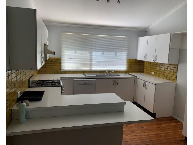 10 woodhouse Drive, Ambarvale NSW 2560