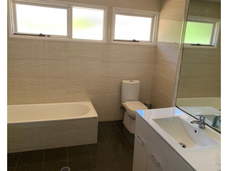 10 woodhouse Drive, Ambarvale NSW 2560