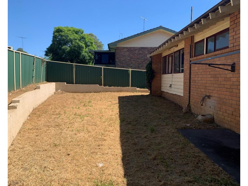 10 woodhouse Drive, Ambarvale NSW 2560