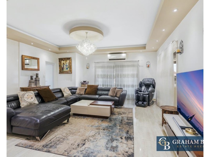 10 Sanderson Street, Carramar NSW 2163