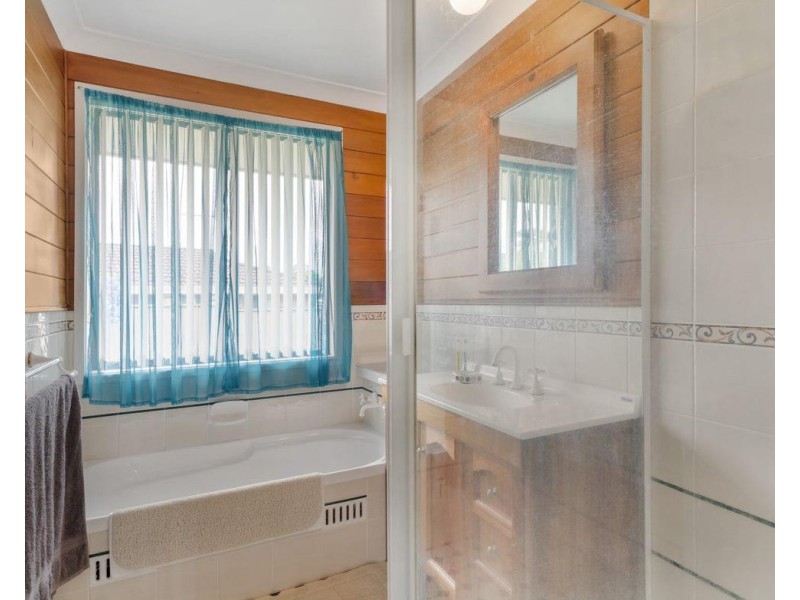 2 Don Place, Kearns NSW 2558