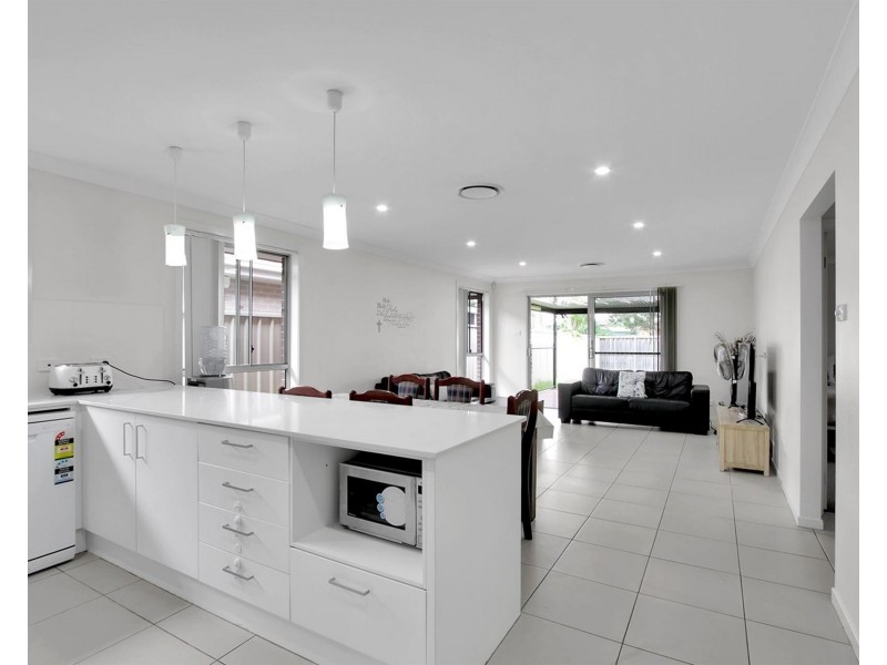 6 Aston Close, Hoxton Park NSW 2171