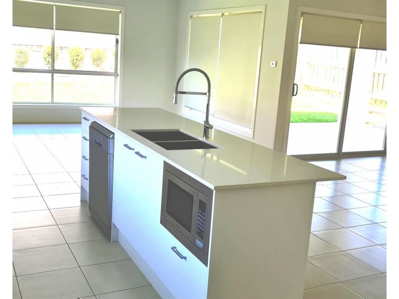 27 Oakhill  Crescent, Colebee NSW 2761