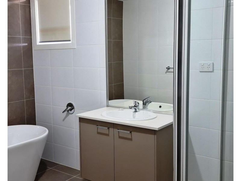 27 Oakhill  Crescent, Colebee NSW 2761