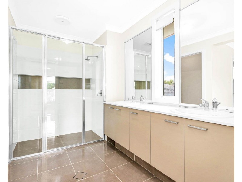 27 Oakhill  Crescent, Colebee NSW 2761