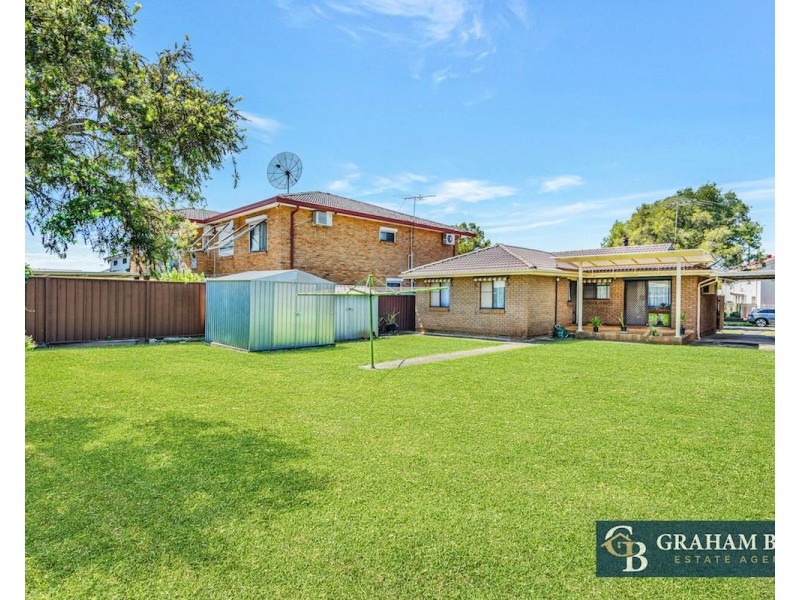 4 Canterbury Road, St Johns Park NSW 2176