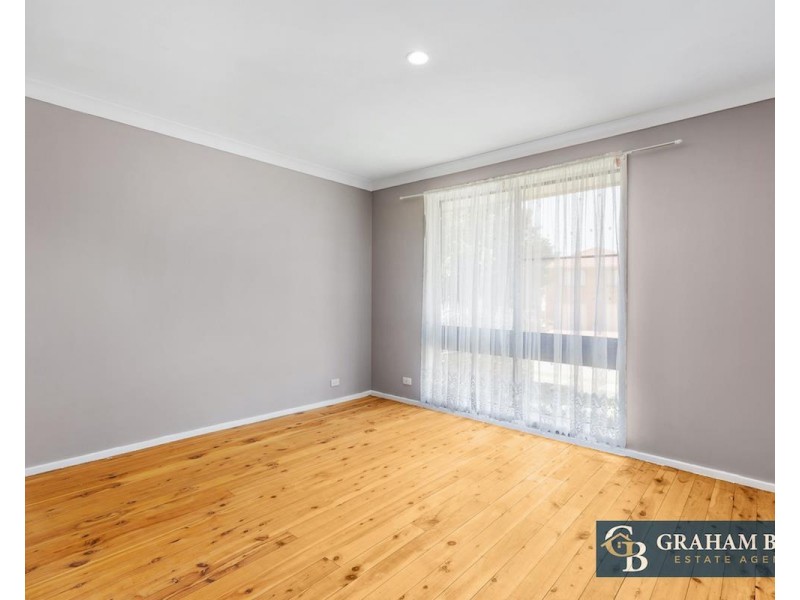 4 Canterbury Road, St Johns Park NSW 2176