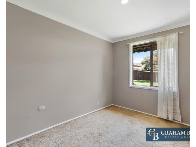 4 Canterbury Road, St Johns Park NSW 2176