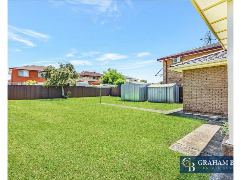 4 Canterbury Road, St Johns Park NSW 2176
