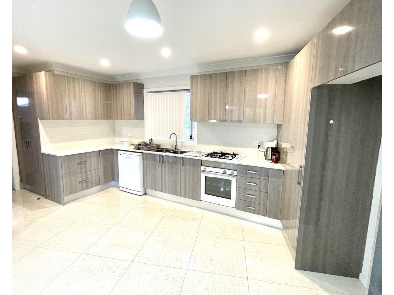 15a Dandenong Close, Bossley Park NSW 2176