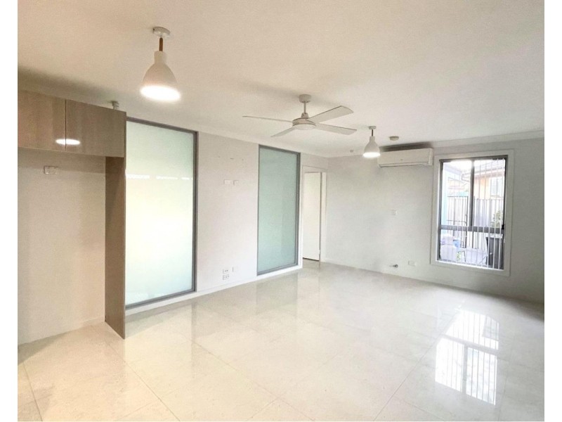 15a Dandenong Close, Bossley Park NSW 2176