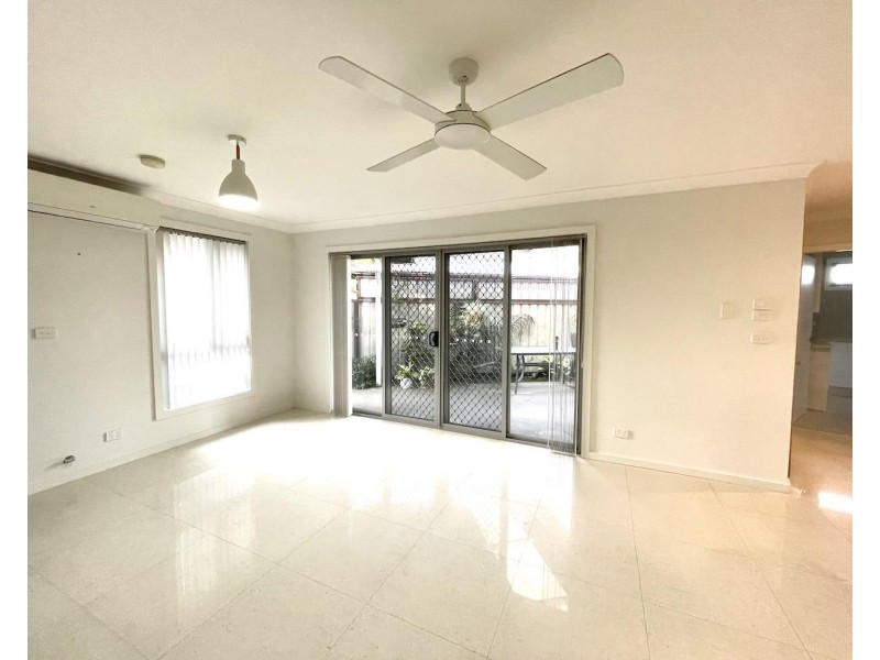 15a Dandenong Close, Bossley Park NSW 2176