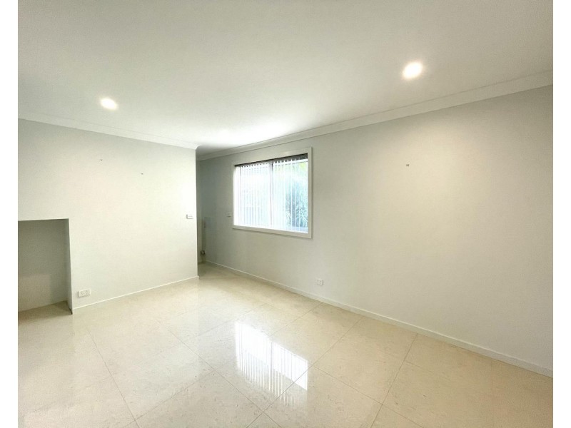 15a Dandenong Close, Bossley Park NSW 2176