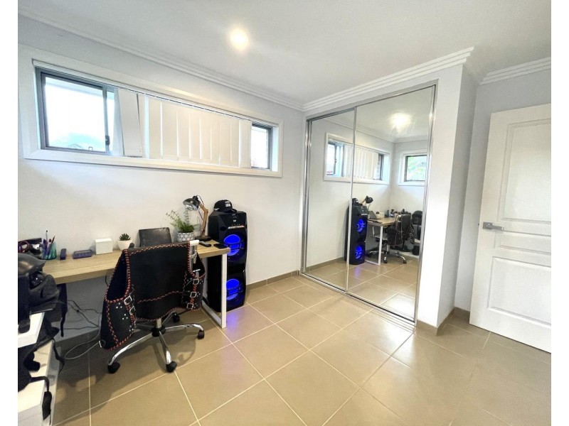 2a Kokoda Place, Bossley Park NSW 2176