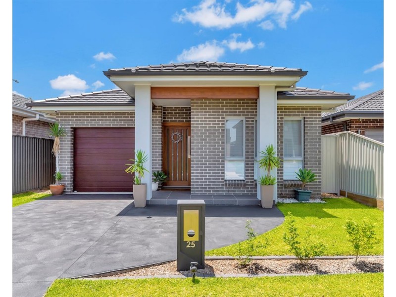 25 Mullumbimby Avenue, Hoxton Park NSW 2171