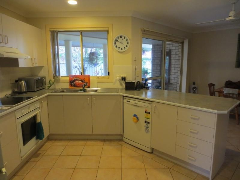 26 Treelands Dr, Yamba NSW 2464