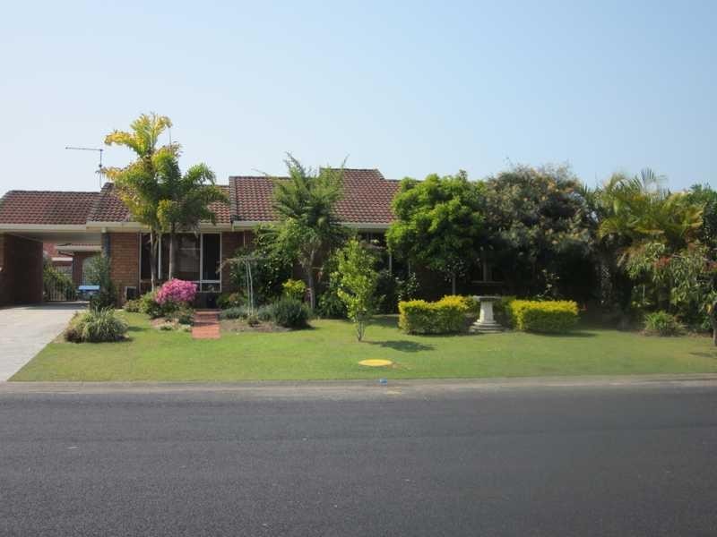 10 Osprey Dr, Yamba NSW 2464