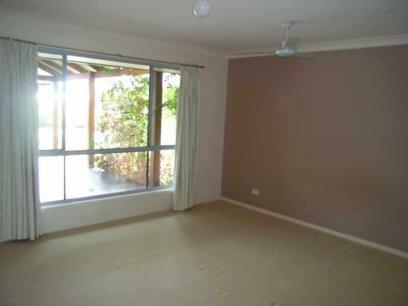 5 Newport Island Cct, Yamba NSW 2464
