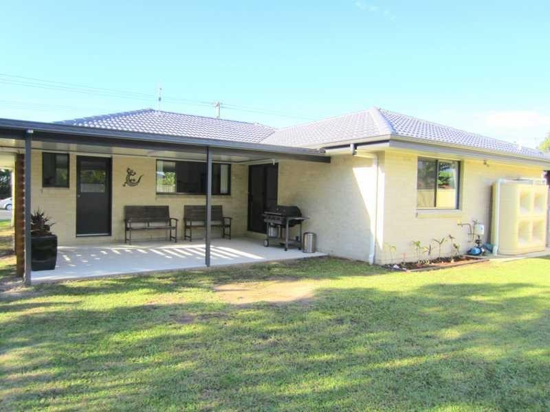 220 Yamba Rd, Yamba NSW 2464