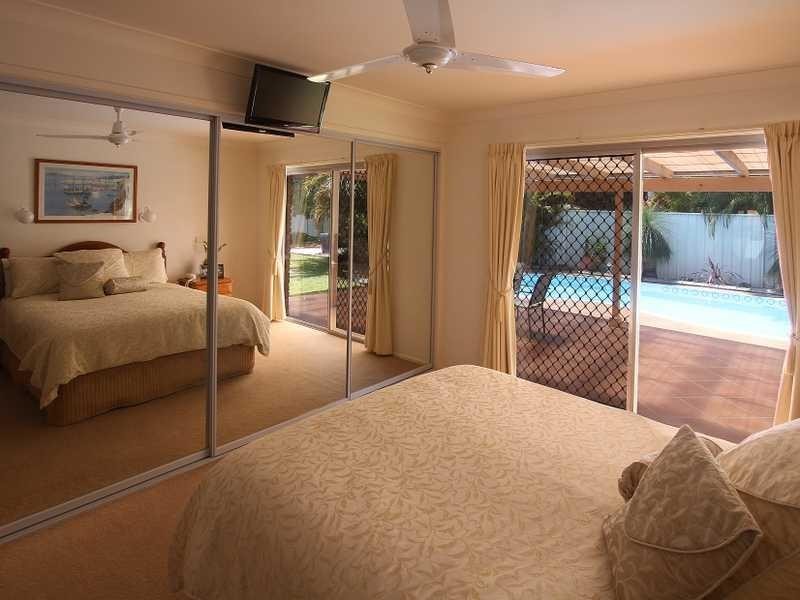 15 Palm Tce, Yamba NSW 2464