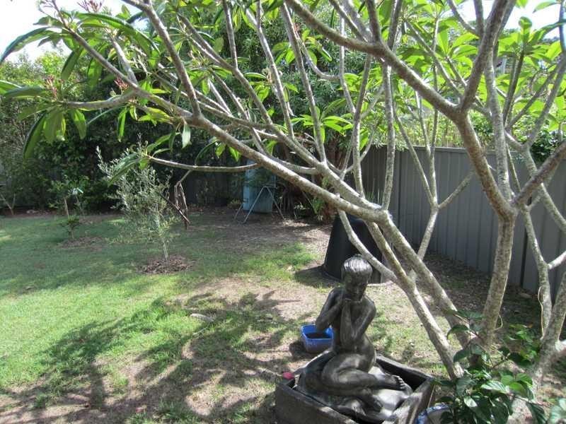 2 Carrs Dr, Yamba NSW 2464