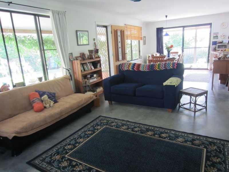 2 Carrs Dr, Yamba NSW 2464