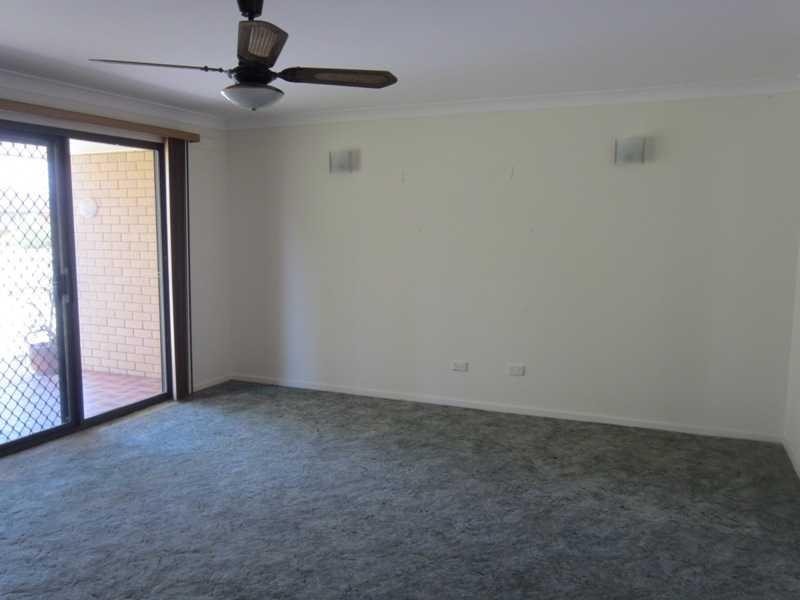 4 Coonawarra Ct, Yamba NSW 2464