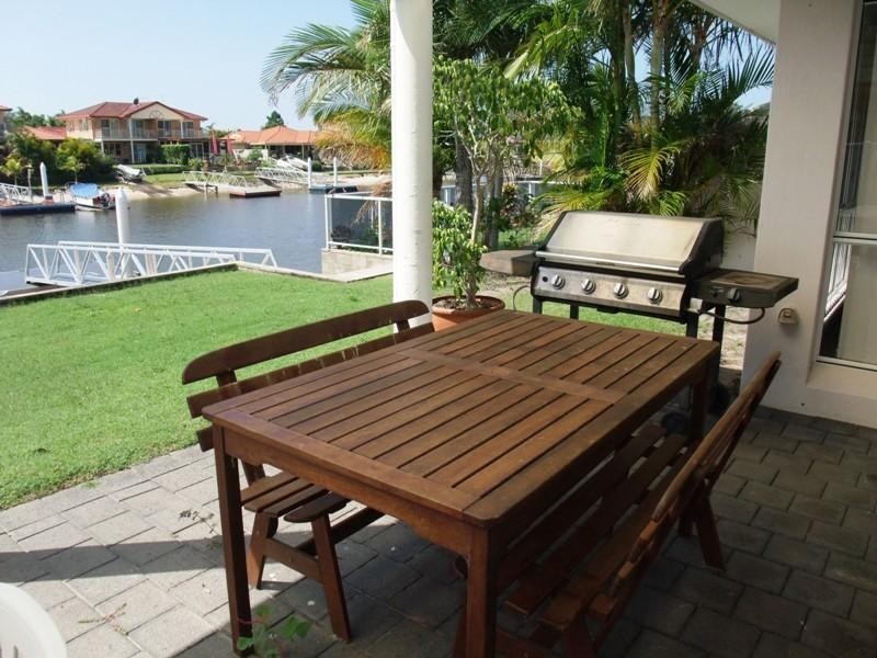 1/8 Nabilla Ct, Yamba NSW 2464