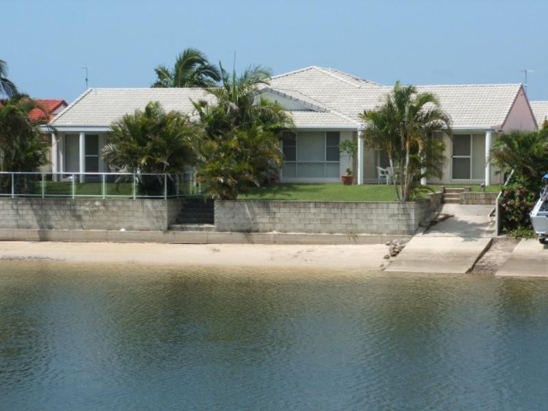 1/8 Nabilla Ct, Yamba NSW 2464