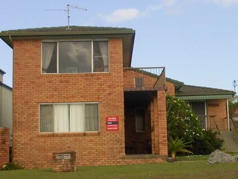 1/5 Pacific Pde, Yamba NSW 2464