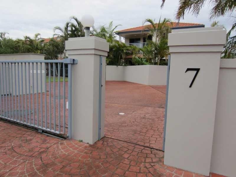 4/7 Edgewater  Cl, Yamba NSW 2464