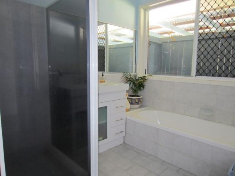 10 Osprey Dr, Yamba NSW 2464