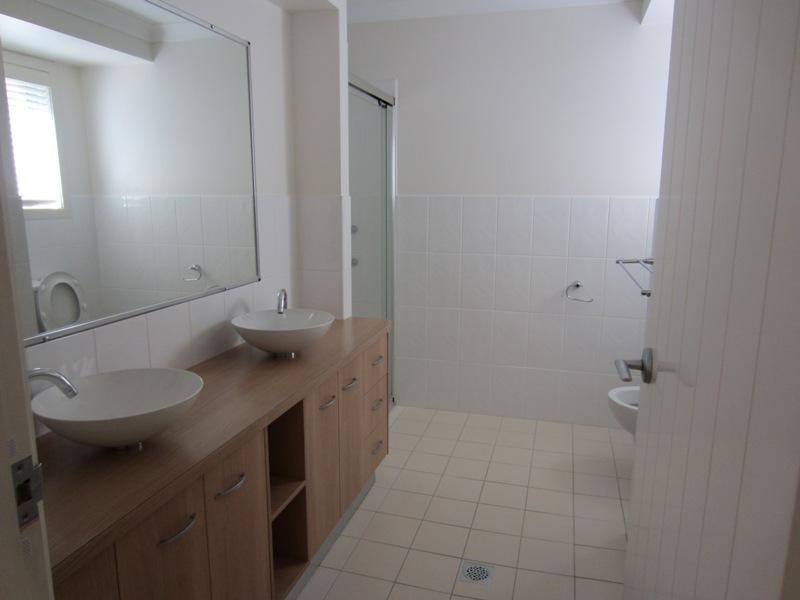 1/6 Bessy Cl, Yamba NSW 2464