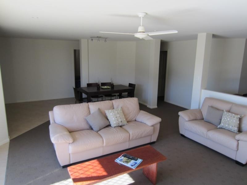 2 Taine Ct, Yamba NSW 2464