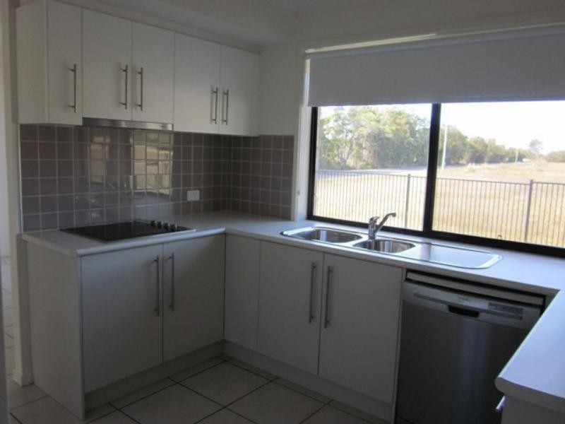 1 Harold Tory Dr, Yamba NSW 2464