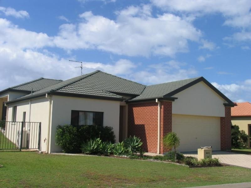 9 Oceania  Ct, Yamba NSW 2464