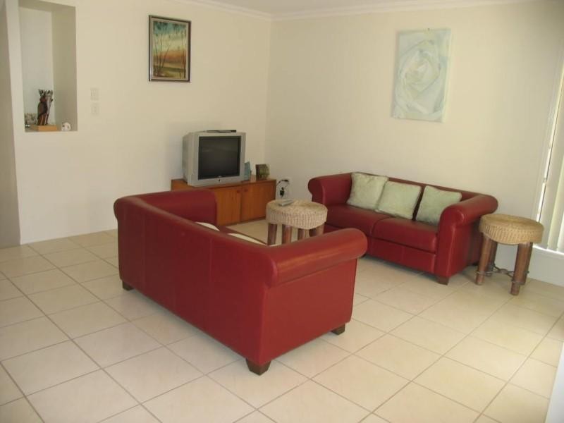 9 Oceania  Ct, Yamba NSW 2464