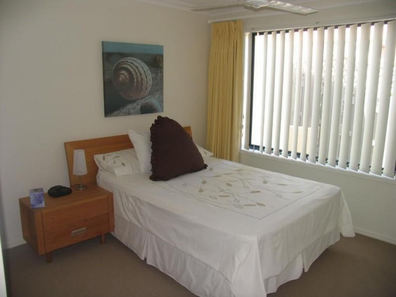 9 Oceania  Ct, Yamba NSW 2464