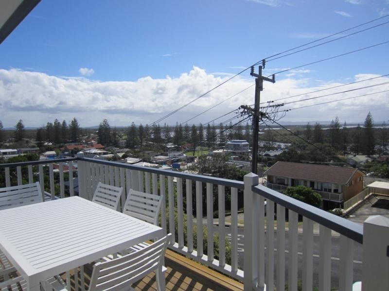 2/4 Coldstream St, Yamba NSW 2464