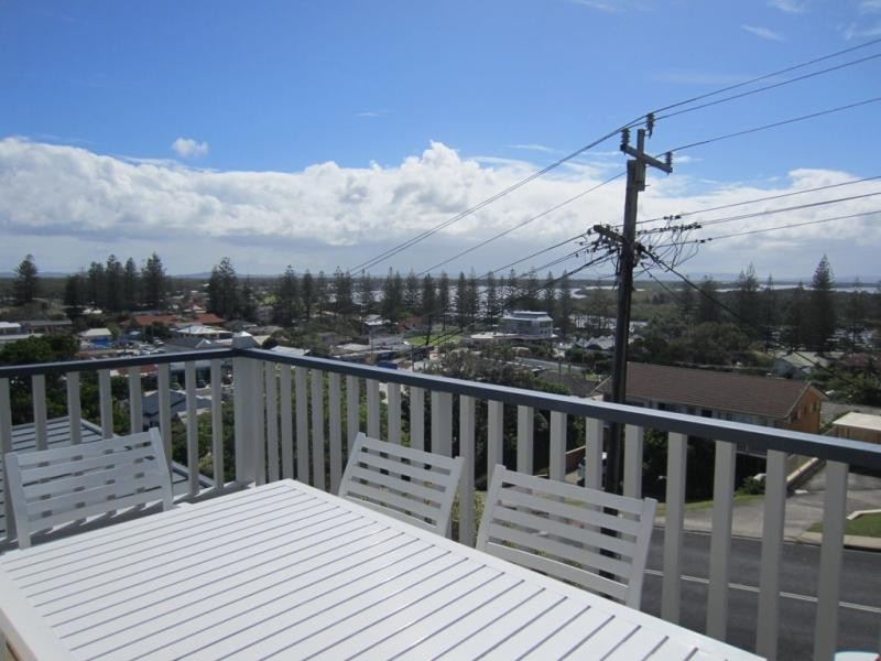 2/4 Coldstream St, Yamba NSW 2464
