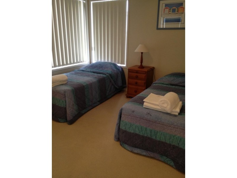 77 The Drive -, Yamba NSW 2464