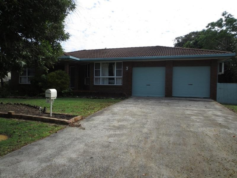 3 Roselands Ave, Yamba NSW 2464