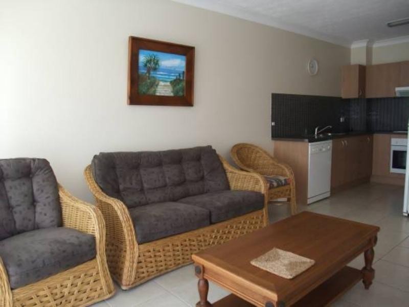 1/7 Pacific Pde, Yamba NSW 2464