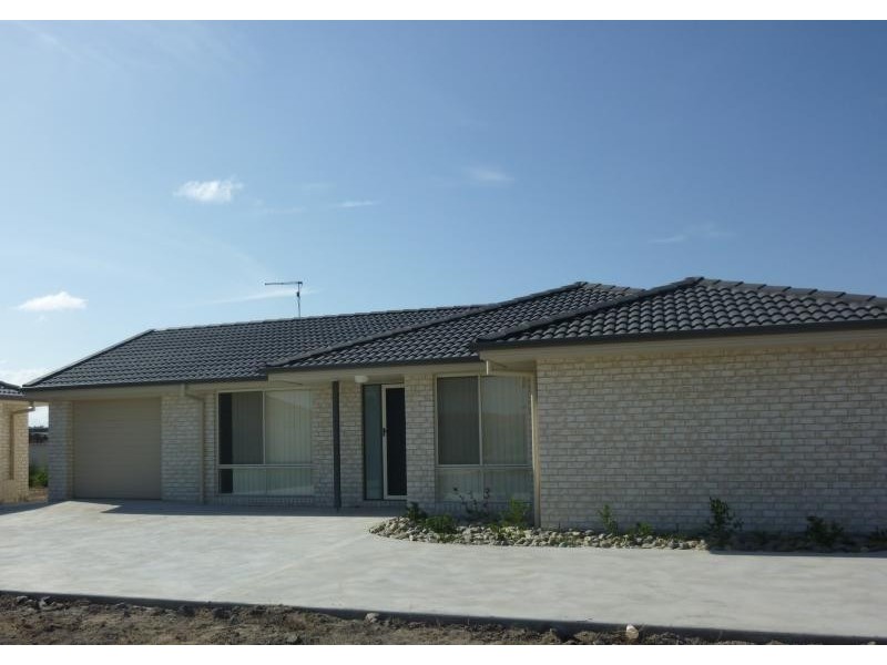 2/24 Kookaburra  Ct, Yamba NSW 2464