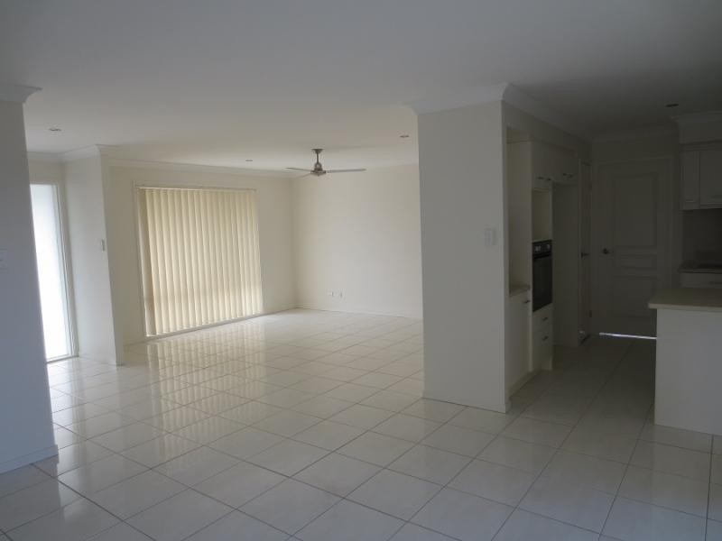 2/24 Kookaburra  Ct, Yamba NSW 2464