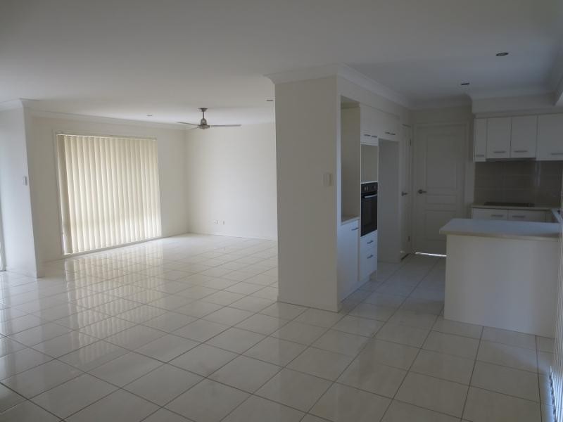 2/24 Kookaburra  Ct, Yamba NSW 2464