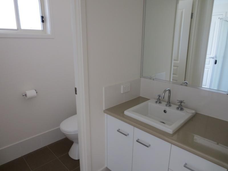 2/24 Kookaburra  Ct, Yamba NSW 2464