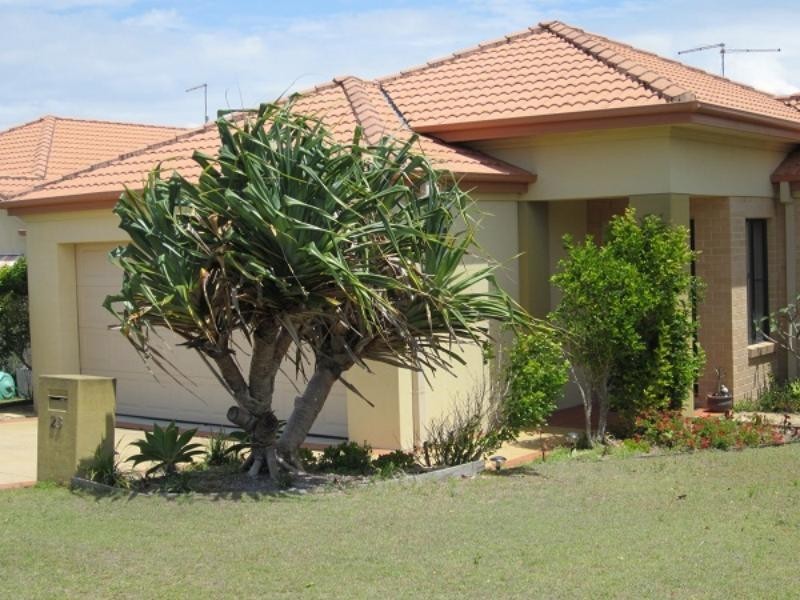 23 Oceania  Ct, Yamba NSW 2464