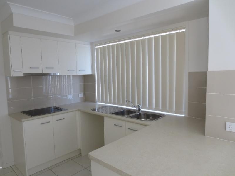 2/24 Kookaburra Ct, Yamba NSW 2464